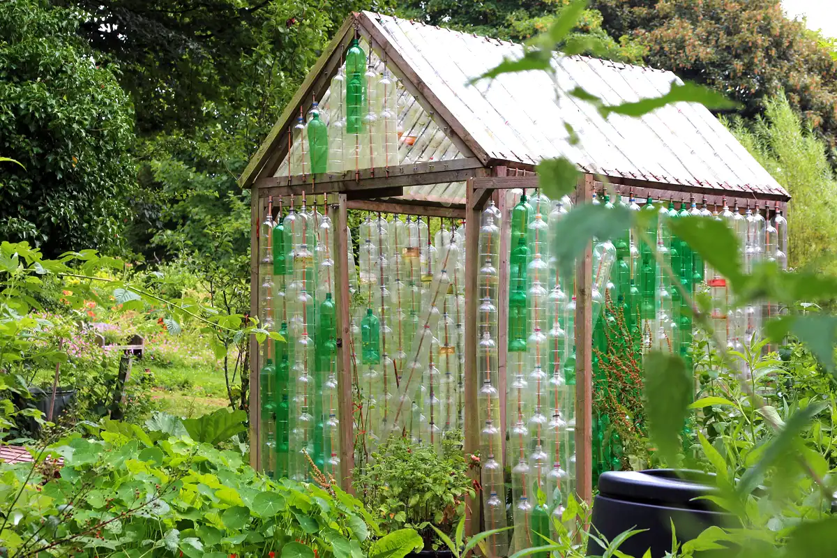 Construire soi-même sa cabane dans la forêt