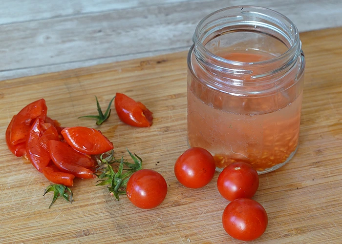 Processus de fermentation de graines de tomates cerises : étape nécessaire à la conservation