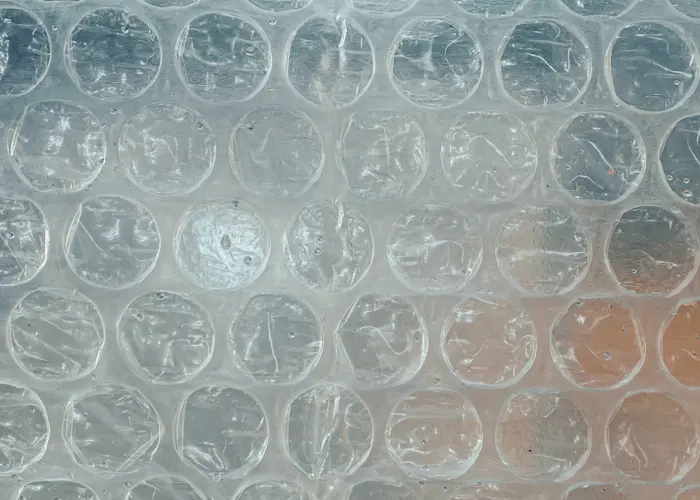 isolation d'une serre avec du papier bulle