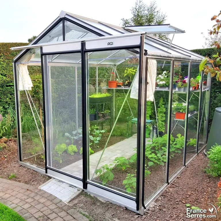 achat serres en verre Idée cadeau jardinage n°8 : serre de jardin