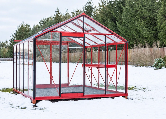 Serre en verre : résistance accrue aux intempéries hivernales comme la neige, la pluie et le vent