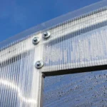 Serre en verre ou en polycarbonate : Quel matériau de vitrage choisir ?