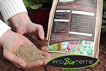 L'engrais concentré Pro Bio Terre pour nourrir votre sol de jardin.