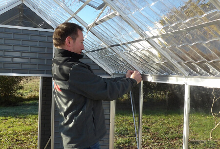 Spécialistes de la serre de jardin en action