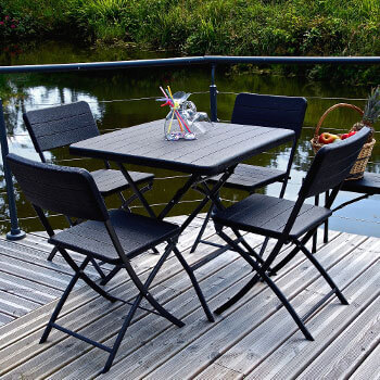 Notre mobilier pliant noir imitation bois est très esthétique pour un usage professionnel comme pour les particuliers Notre mobilier pliant noir imitation bois est très esthétique pour un usage professionnel comme pour les particuliers