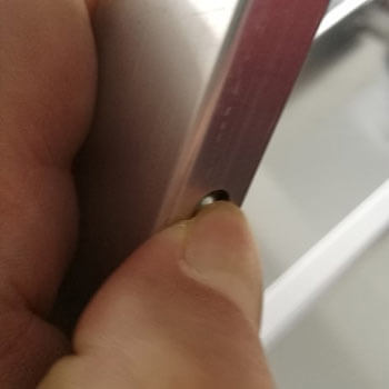 réglages des pieds de la table double Réglage des pieds sur 4 niveaux avec BOUTON POUSSOIR