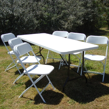 Table pliante de 1,83m idéale pour vos repas familiaux, réunions, manifestations en tout genre Table pliante de 1,83m idéale pour vos repas familiaux, réunions, manifestations en tout genre
