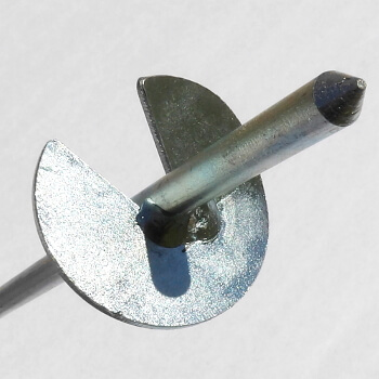 Hélice de 35mm de diamètre d'un piquet d'ancrage solidement soudée pour une bonne accroche au sol Hélice de 35mm de diamètre d'un piquet d'ancrage solidement soudée pour une bonne accroche au sol