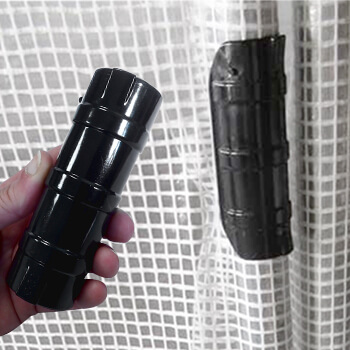 Larges clips en plastique pour fixer la bâche Larges clips en plastique pour fixer la bâche